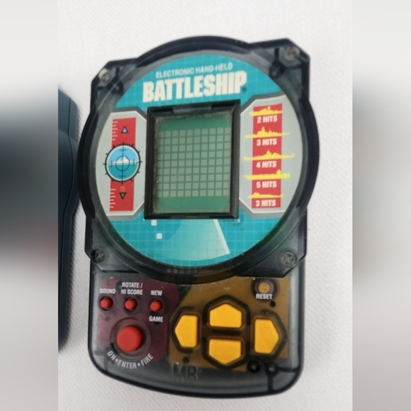 BATTLESHIP Electronic Hand-Held Milton Bradley Classic Board Game 1995 - Picture 2 of 7